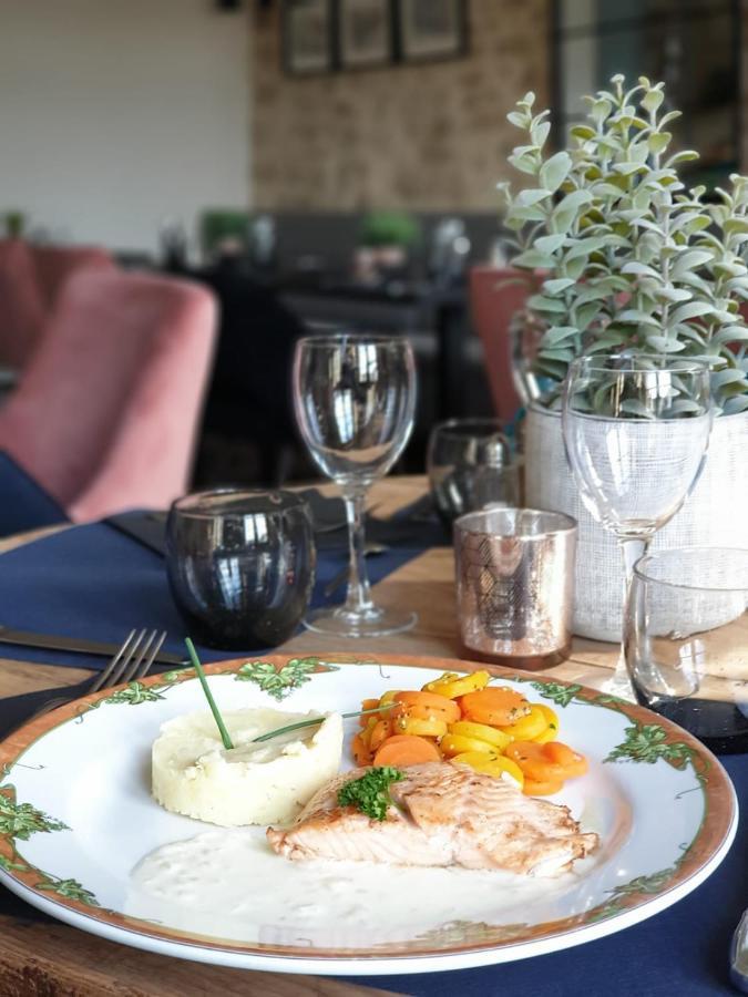 ולונס Hotel Restaurant L'Epicurien מראה חיצוני תמונה
